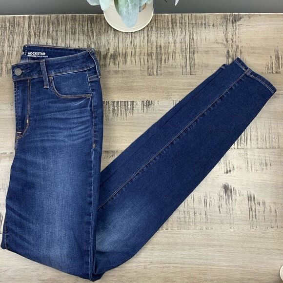 Old Navy Skinny Jeans Whiskered Like New 6 Short - Picture 2 of 5